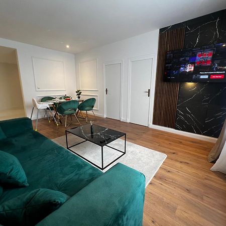 105 Quadratmeter Apartment, Parkplatz, Kinderfreundlich, 6 Personen, Wifi, Vollausgestattete Kueche, Crimmitschau المظهر الخارجي الصورة
