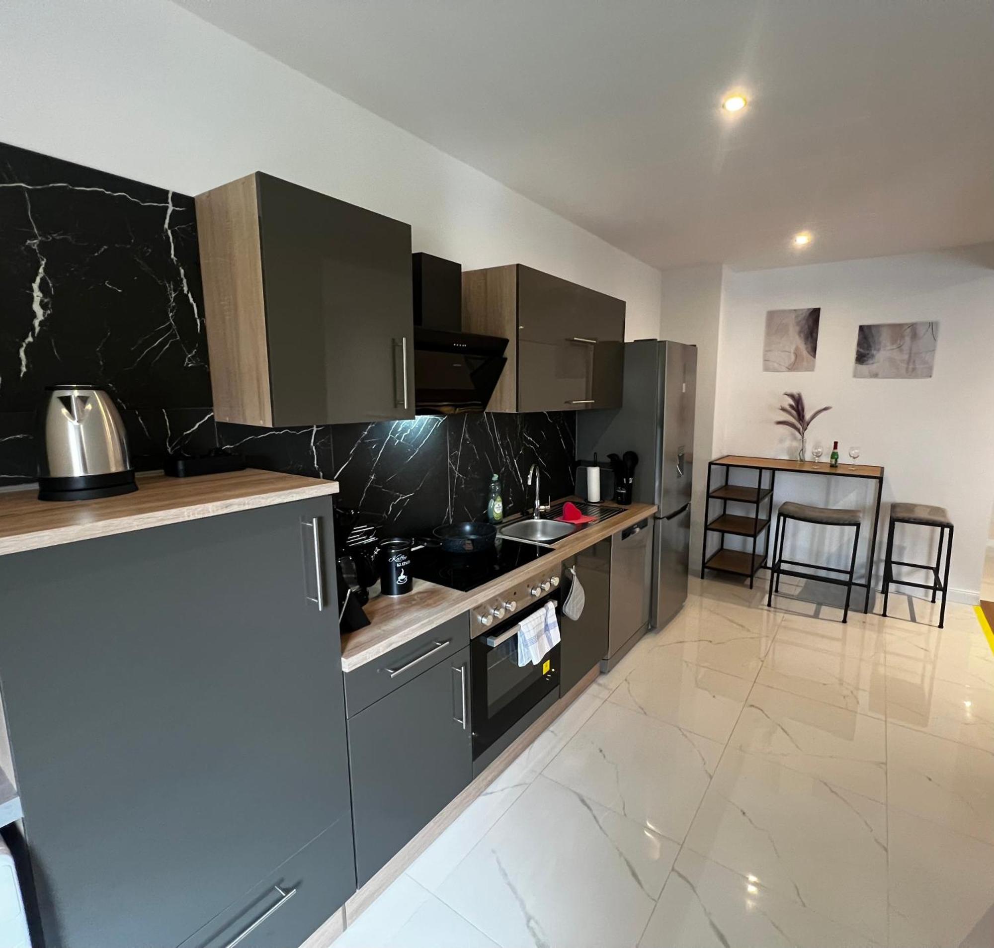 105 Quadratmeter Apartment, Parkplatz, Kinderfreundlich, 6 Personen, Wifi, Vollausgestattete Kueche, Crimmitschau المظهر الخارجي الصورة