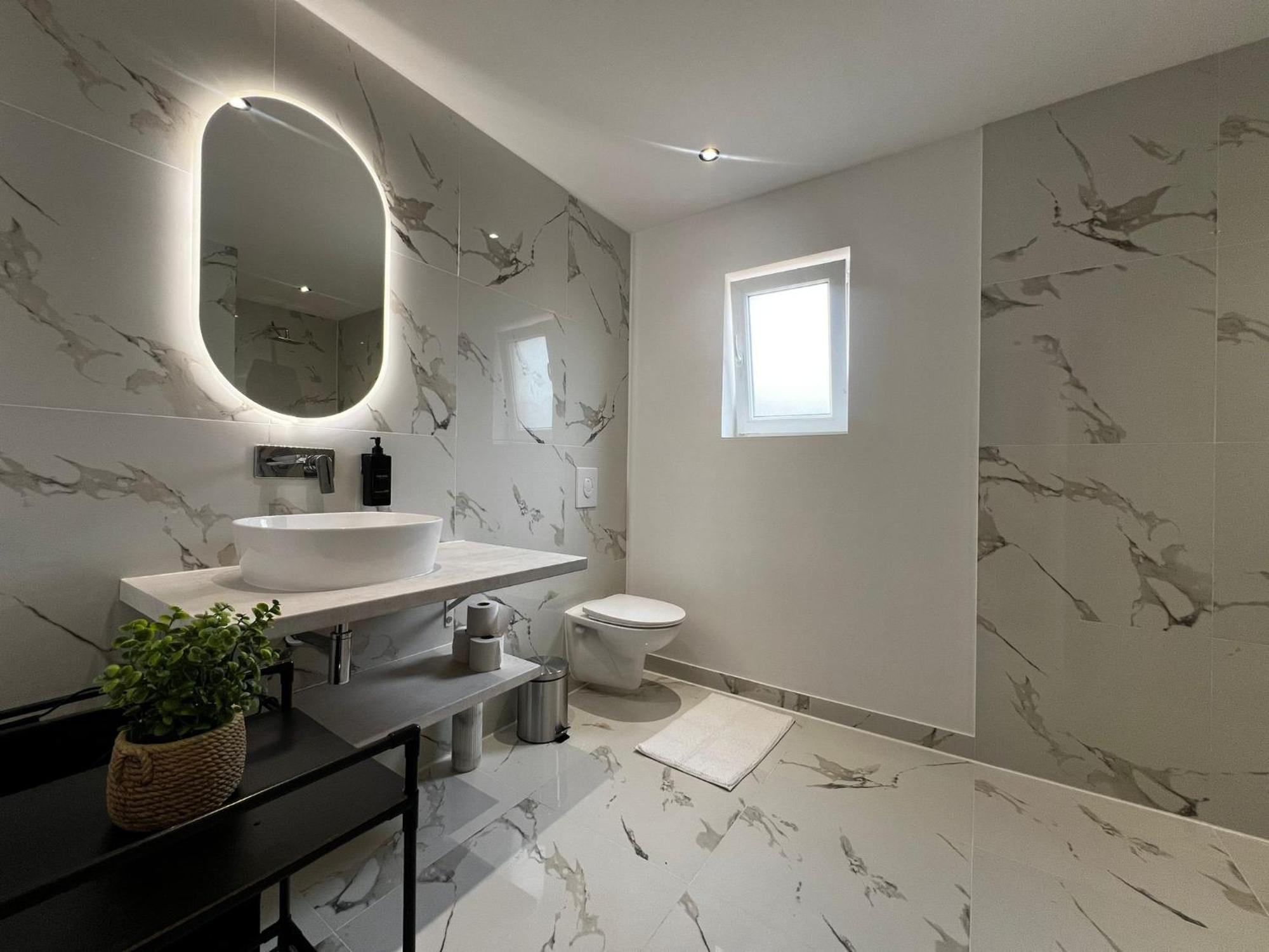 105 Quadratmeter Apartment, Parkplatz, Kinderfreundlich, 6 Personen, Wifi, Vollausgestattete Kueche, Crimmitschau المظهر الخارجي الصورة