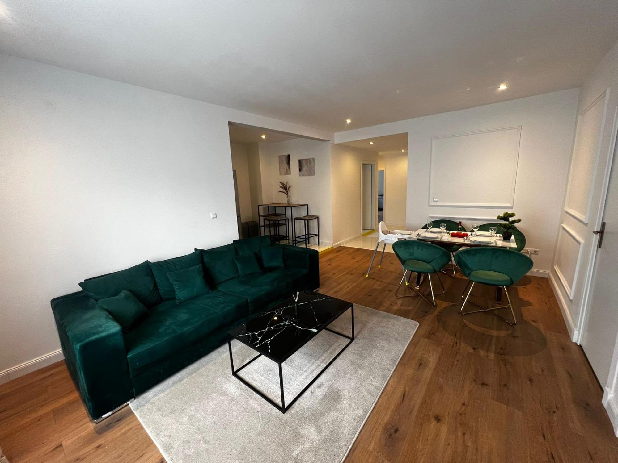 105 Quadratmeter Apartment, Parkplatz, Kinderfreundlich, 6 Personen, Wifi, Vollausgestattete Kueche, Crimmitschau المظهر الخارجي الصورة