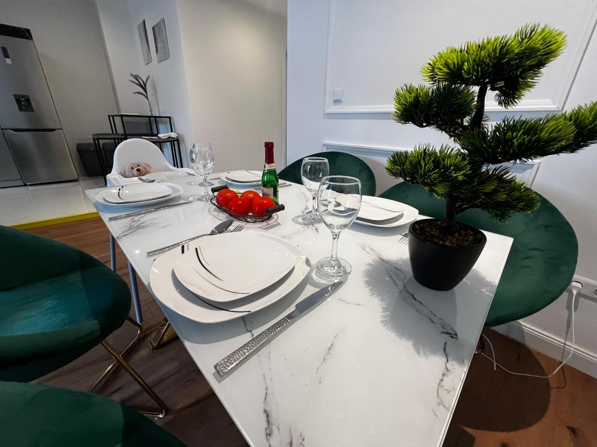105 Quadratmeter Apartment, Parkplatz, Kinderfreundlich, 6 Personen, Wifi, Vollausgestattete Kueche, Crimmitschau المظهر الخارجي الصورة