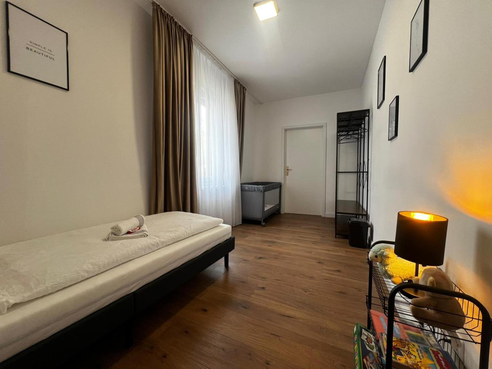 105 Quadratmeter Apartment, Parkplatz, Kinderfreundlich, 6 Personen, Wifi, Vollausgestattete Kueche, Crimmitschau المظهر الخارجي الصورة