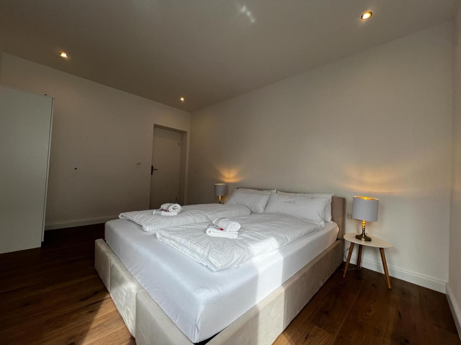 105 Quadratmeter Apartment, Parkplatz, Kinderfreundlich, 6 Personen, Wifi, Vollausgestattete Kueche, Crimmitschau المظهر الخارجي الصورة